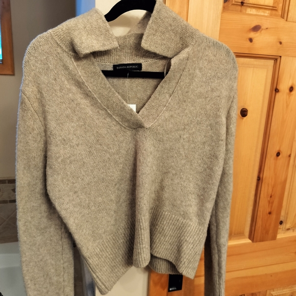 Banana Republic Tan Sweater - Picture 2 of 3